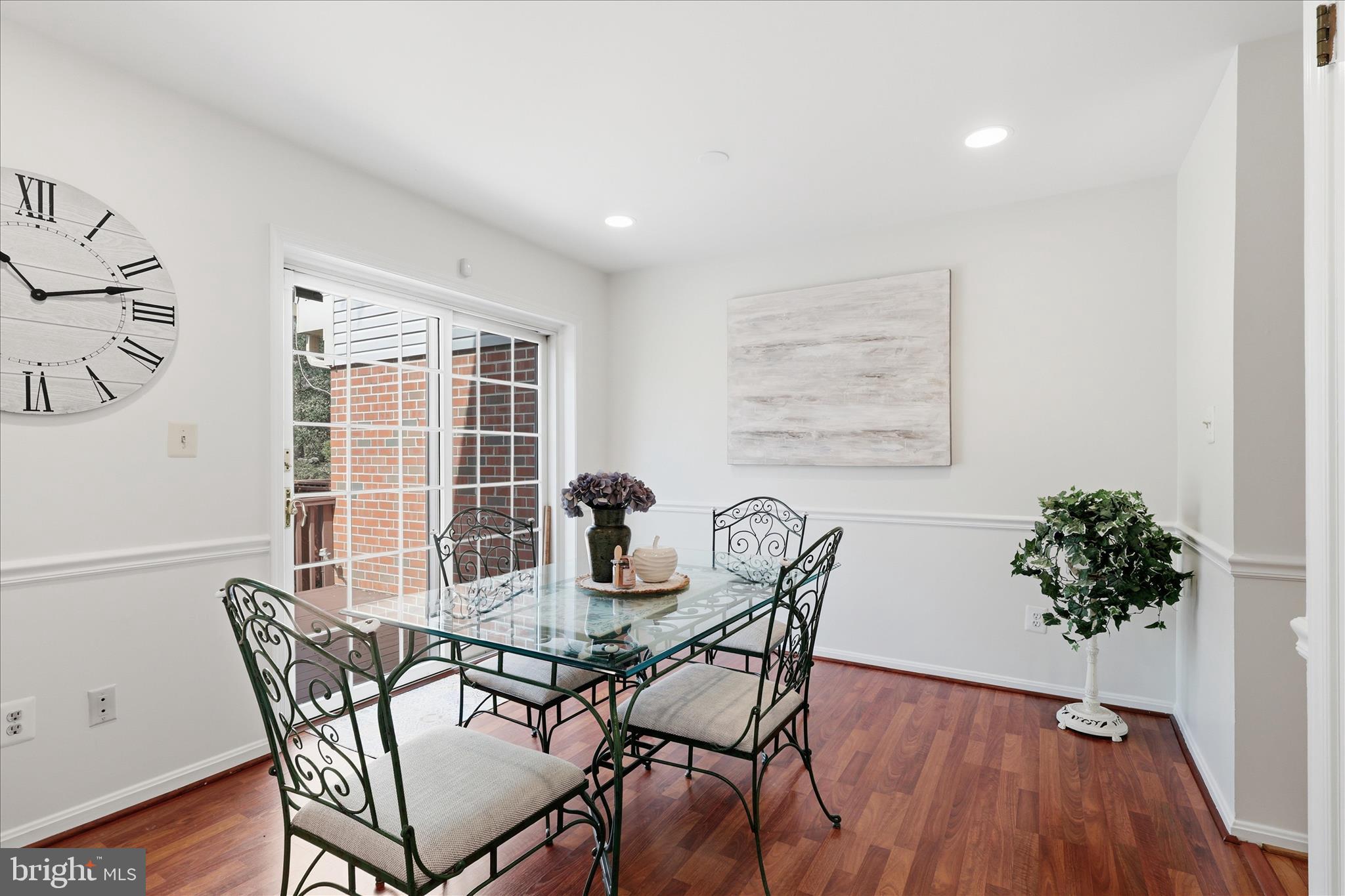 2184 POND VIEW COURT