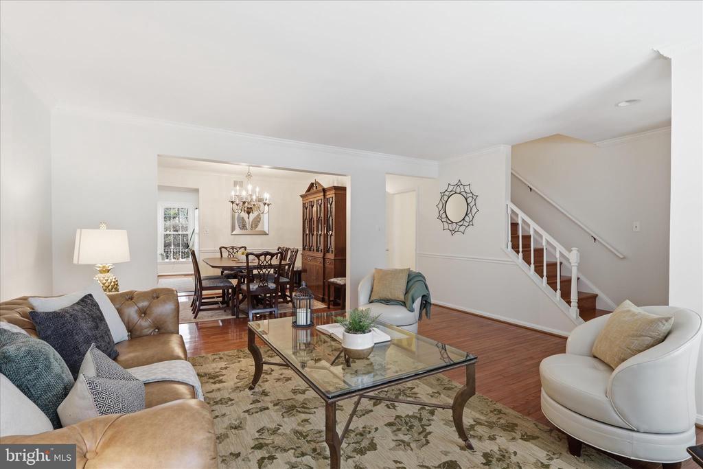 2184 POND VIEW COURT