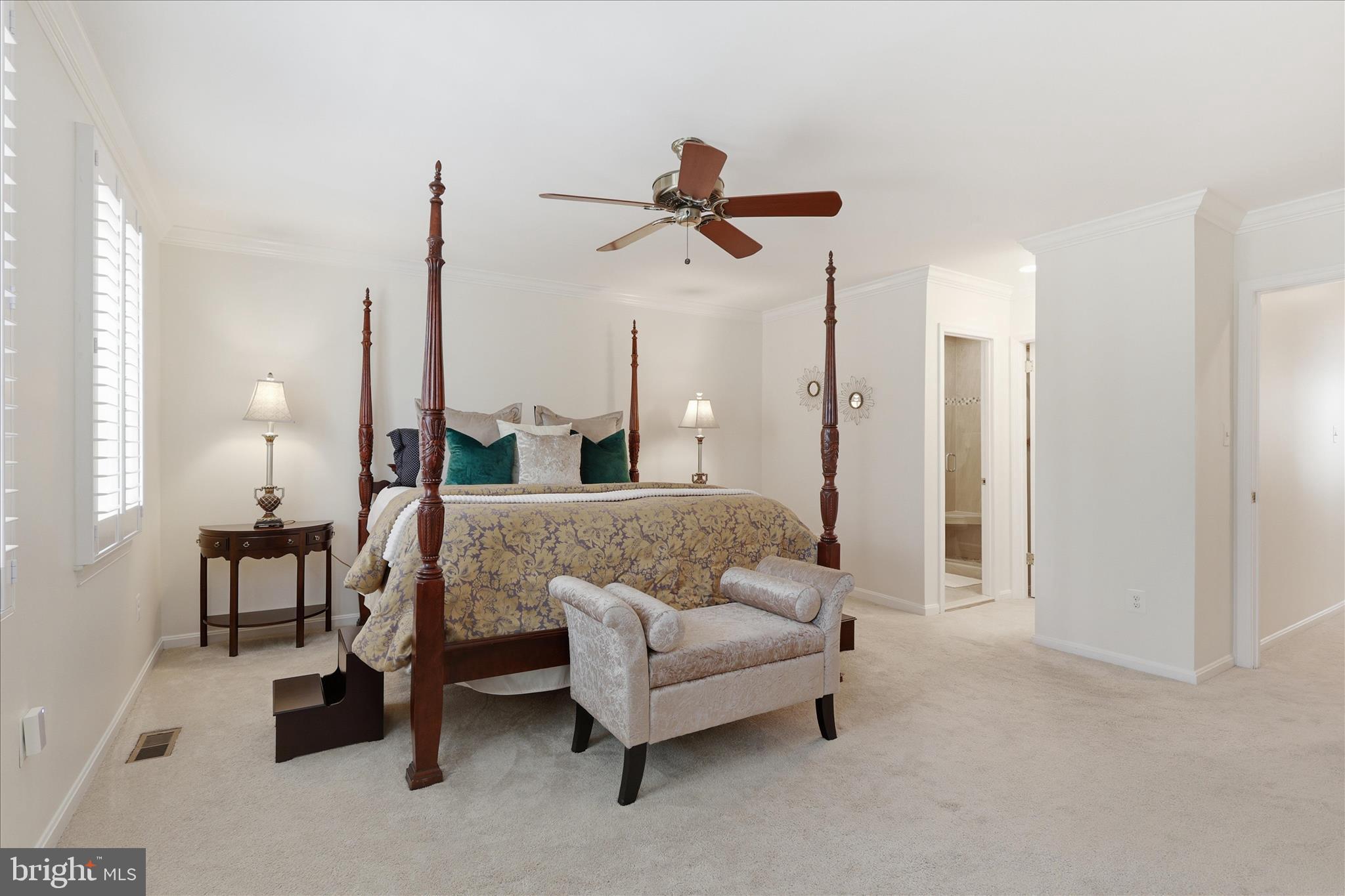 2184 POND VIEW COURT