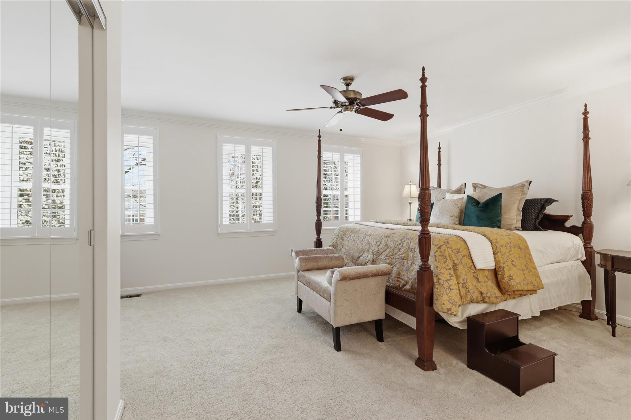 2184 POND VIEW COURT