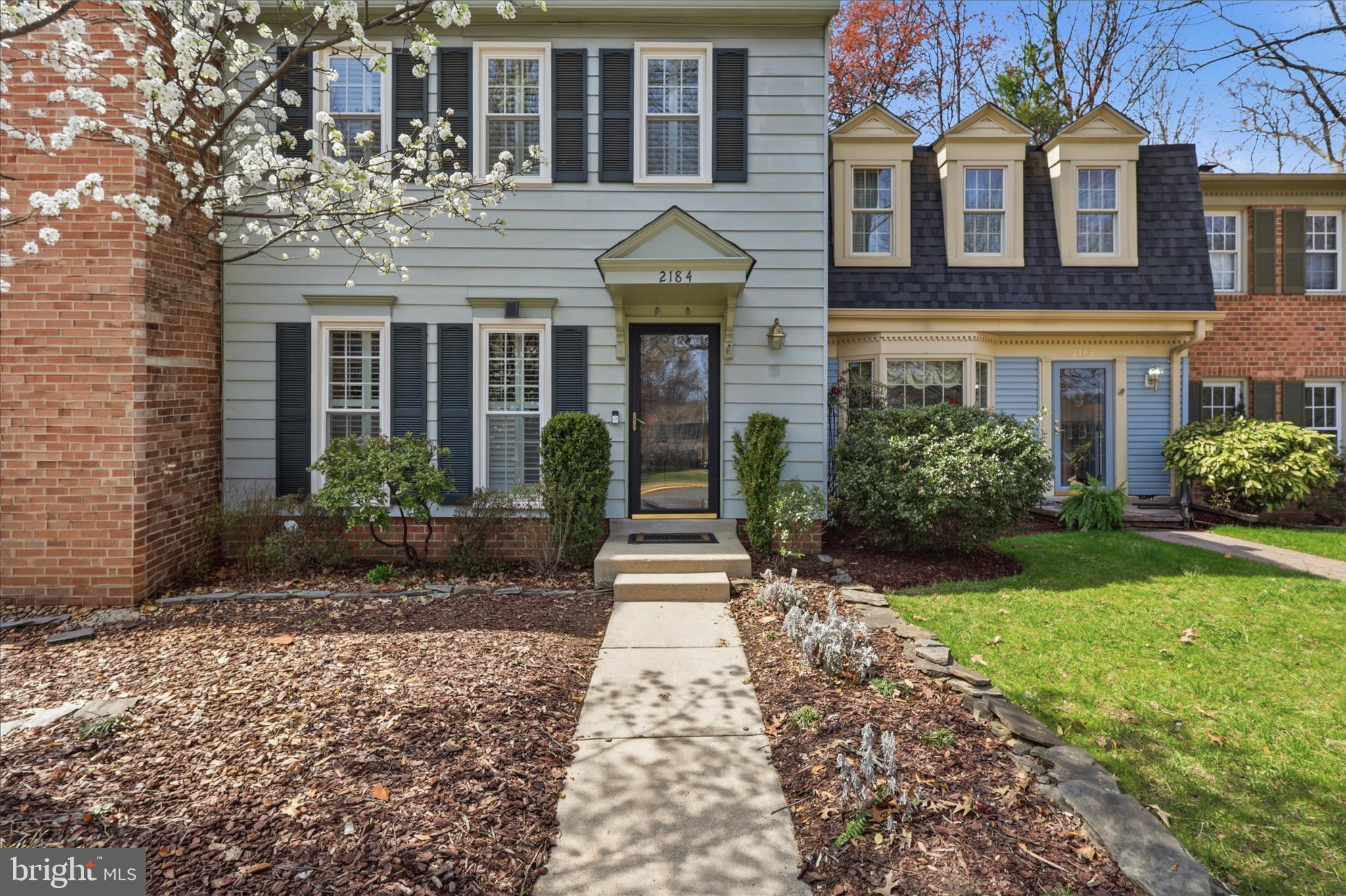 2184 POND VIEW COURT