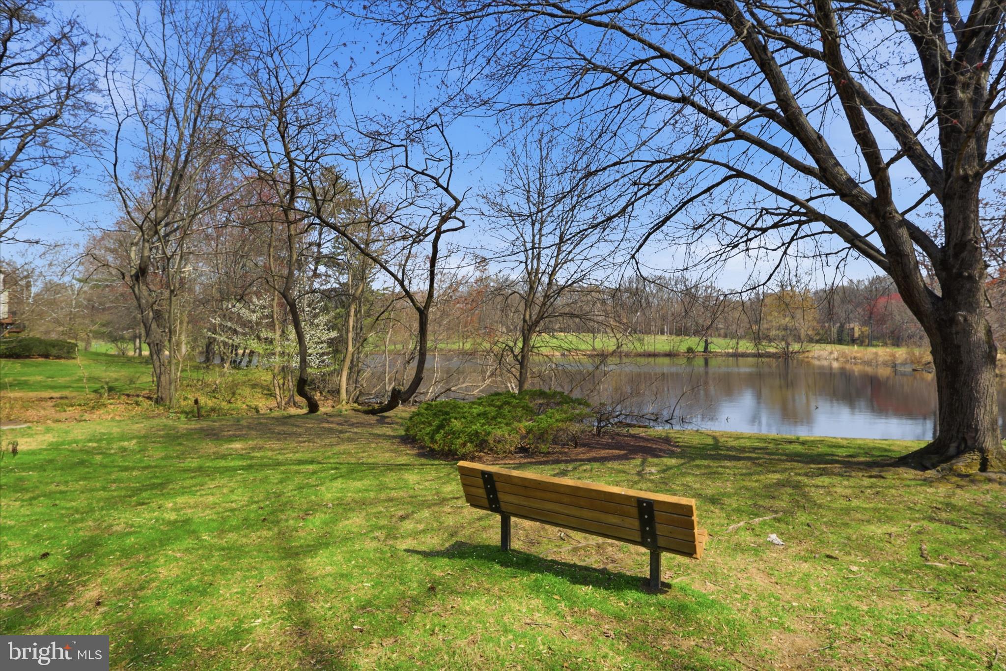 2184 POND VIEW COURT