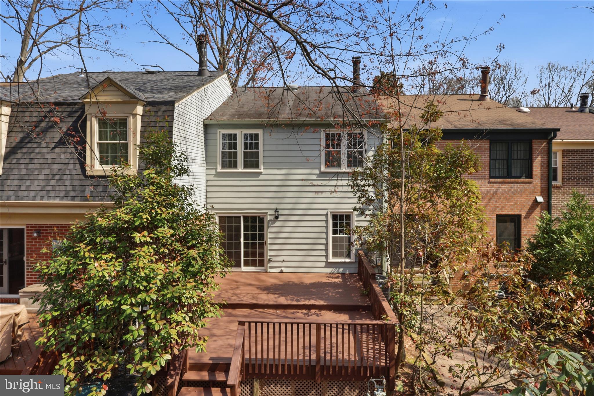 2184 POND VIEW COURT