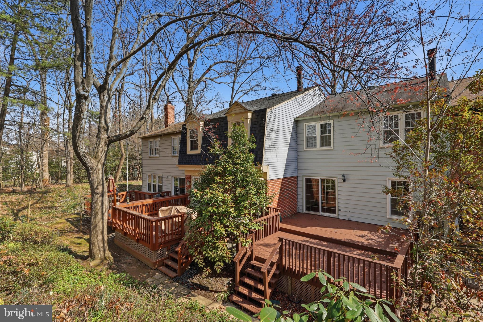 2184 POND VIEW COURT