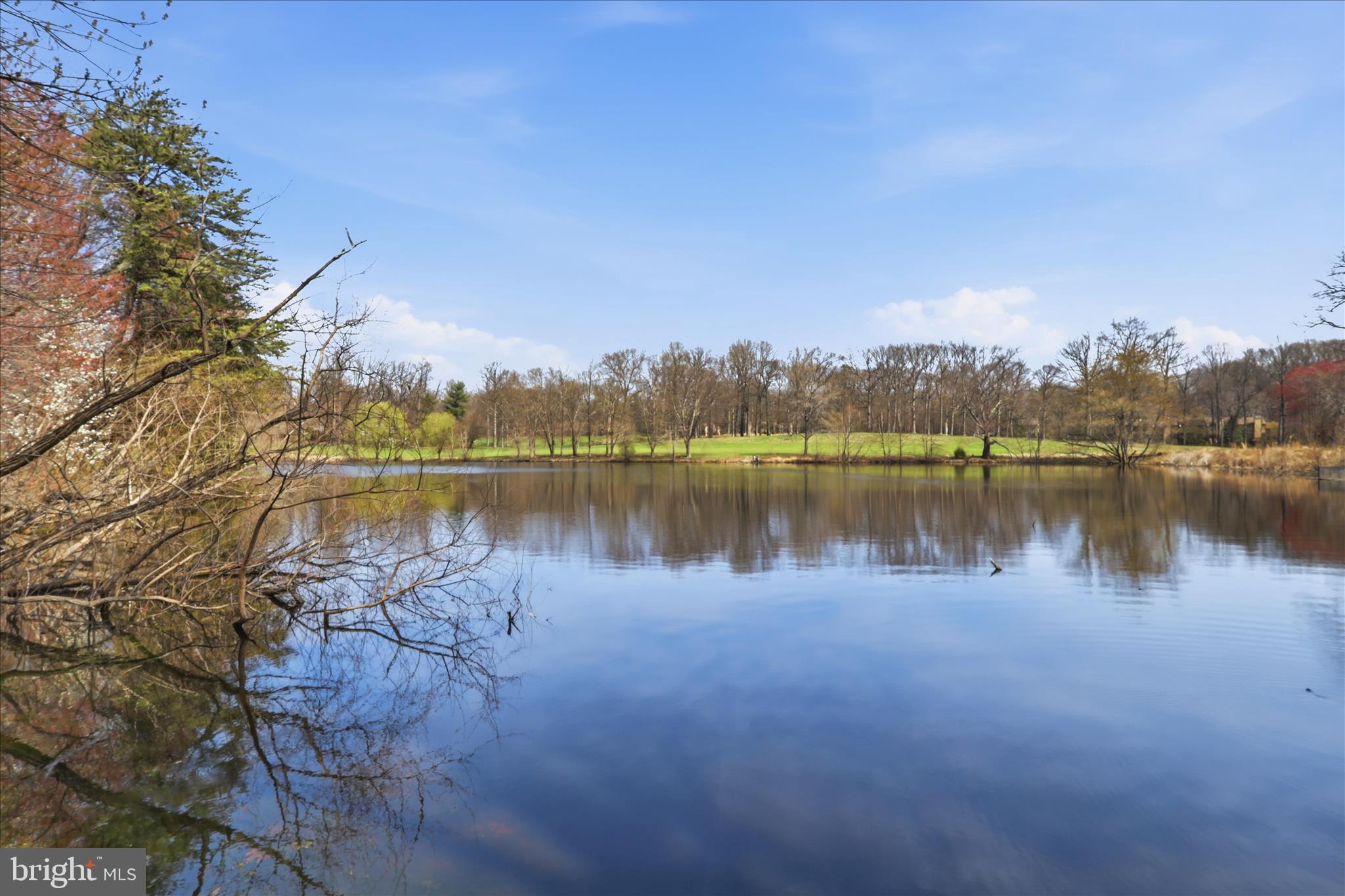 2184 POND VIEW COURT