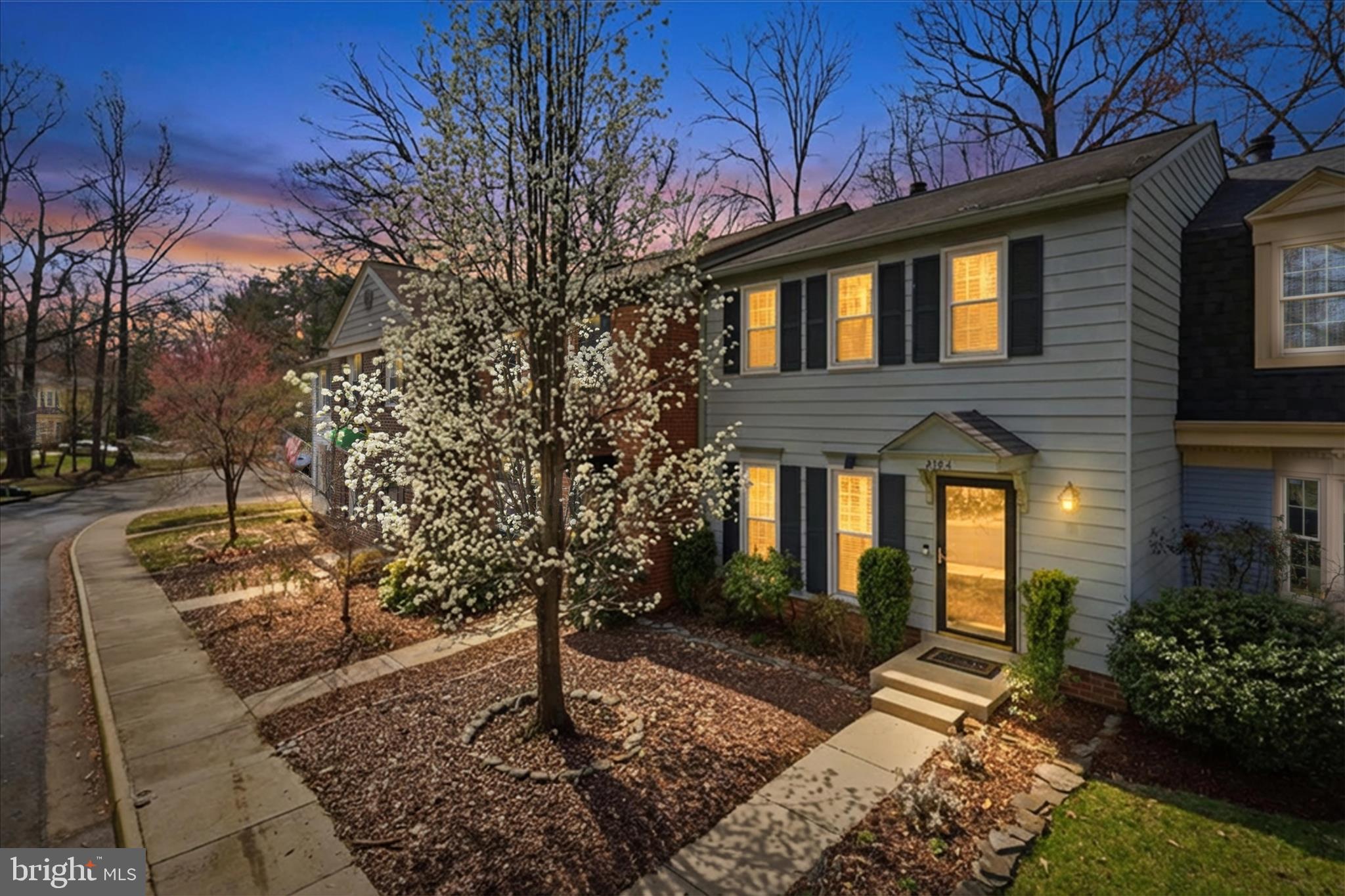 2184 POND VIEW COURT