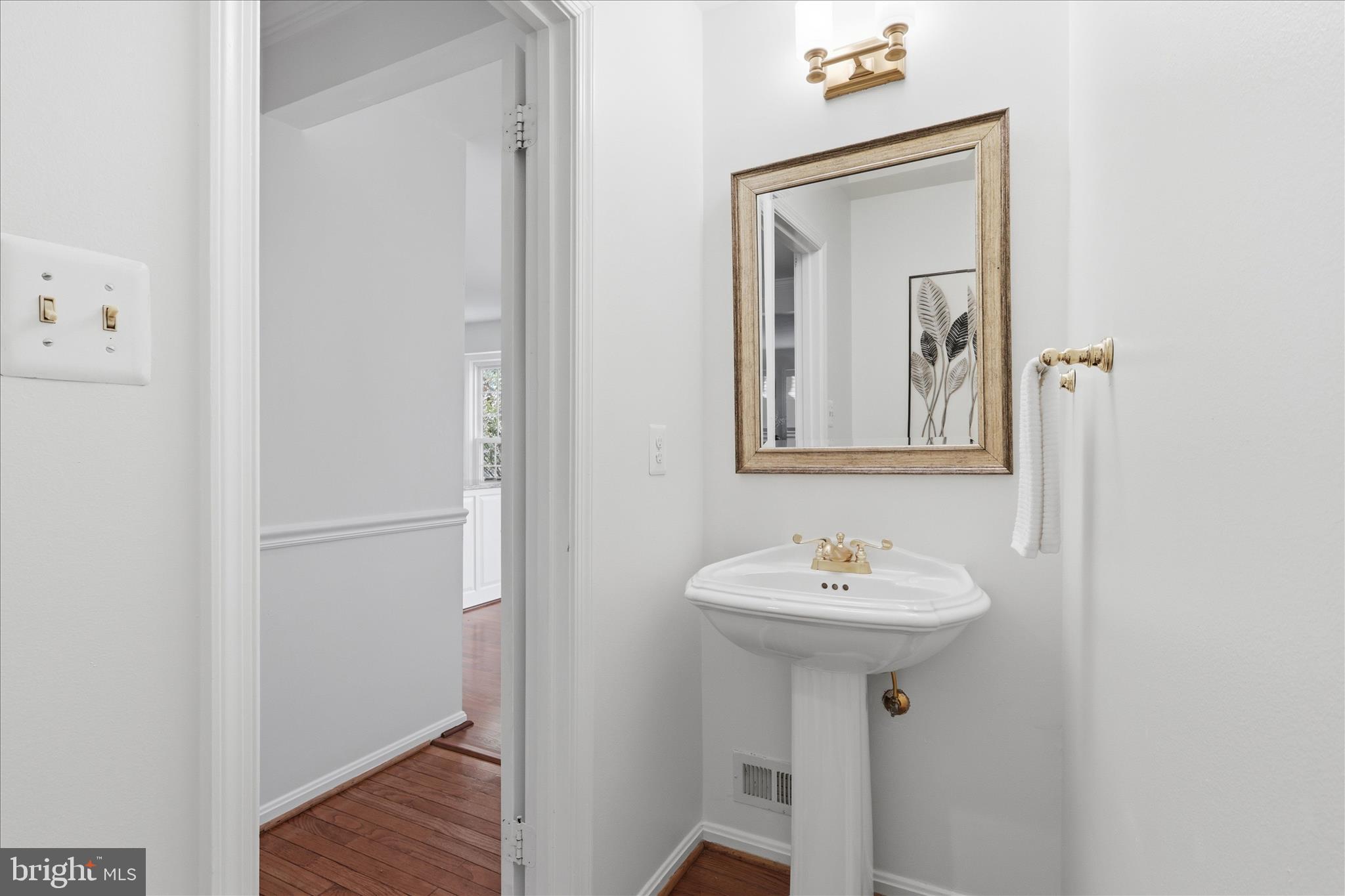 2184 POND VIEW COURT