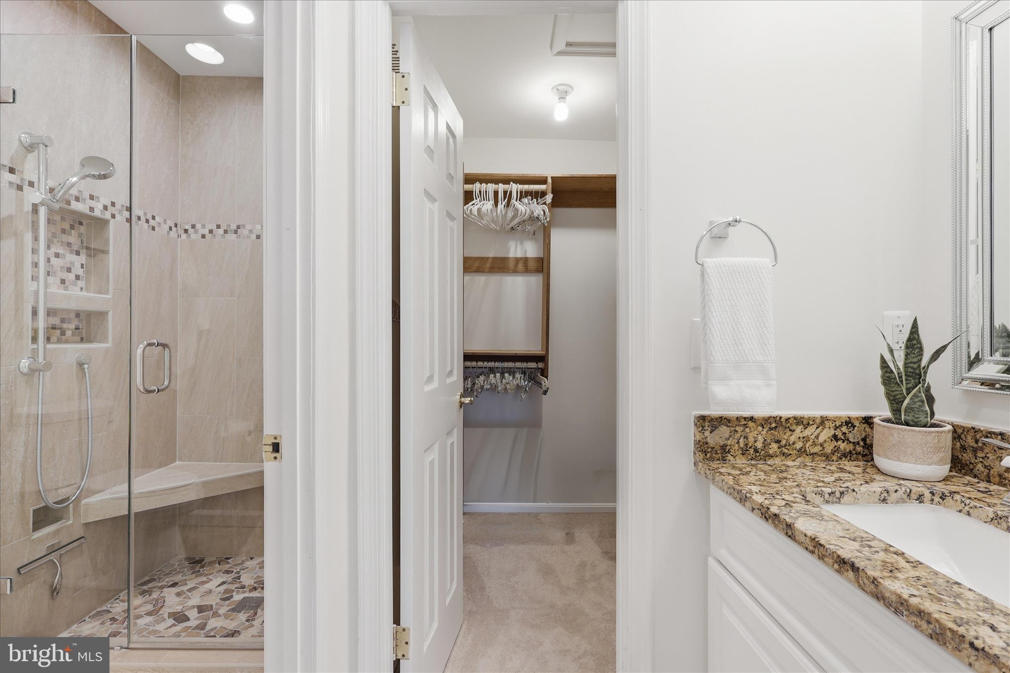 2184 POND VIEW COURT