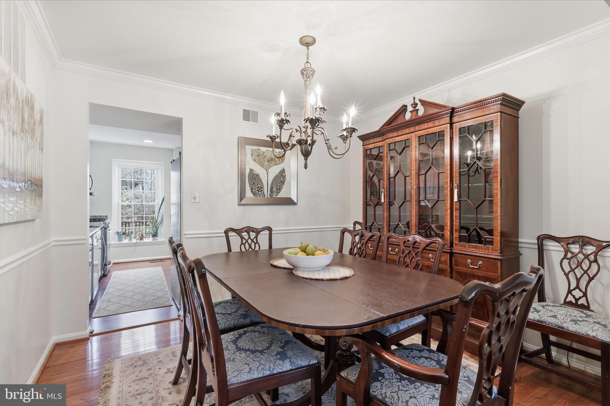 2184 POND VIEW COURT