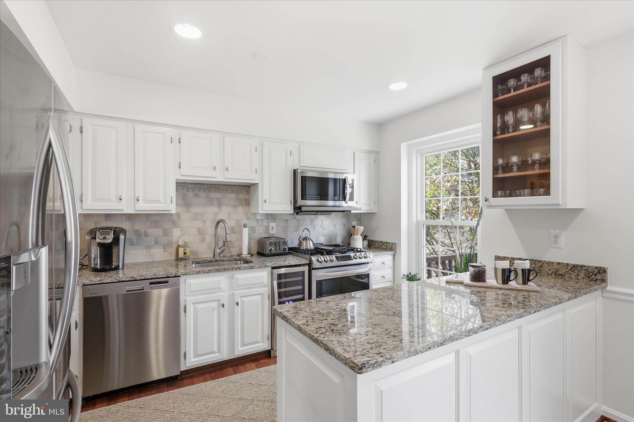 2184 POND VIEW COURT