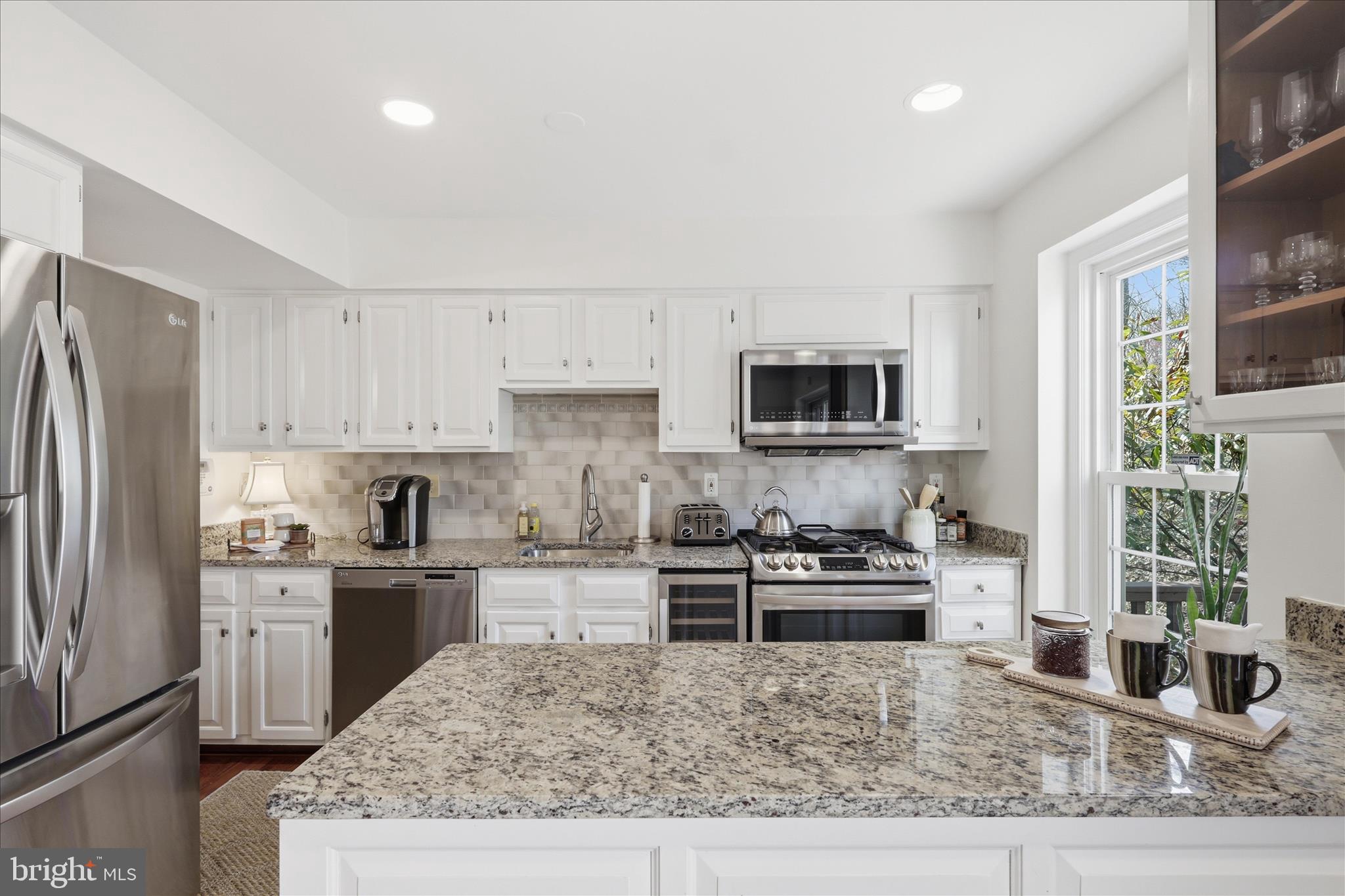 2184 POND VIEW COURT