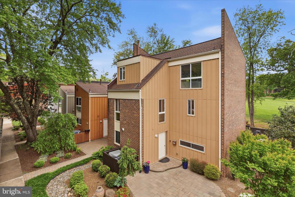 11460 LINKS DRIVE