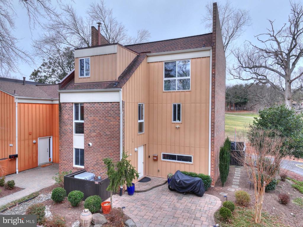 11460 LINKS DRIVE