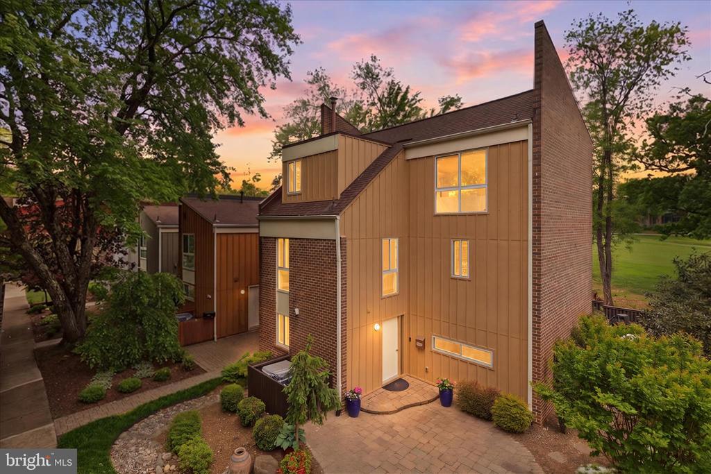 11460 LINKS DRIVE