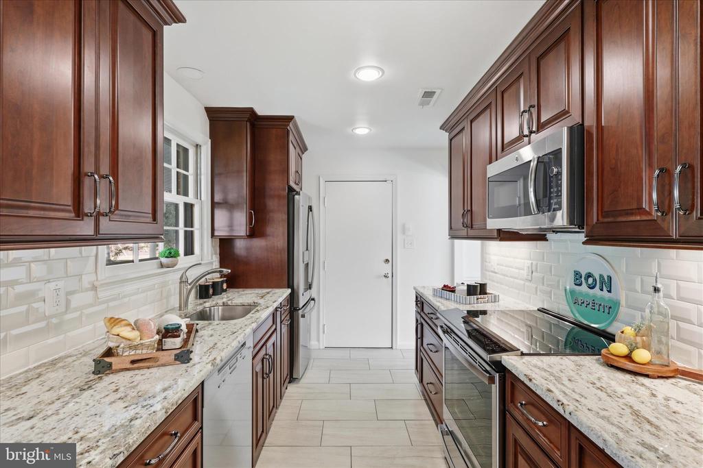 4701 RED FOX DRIVE