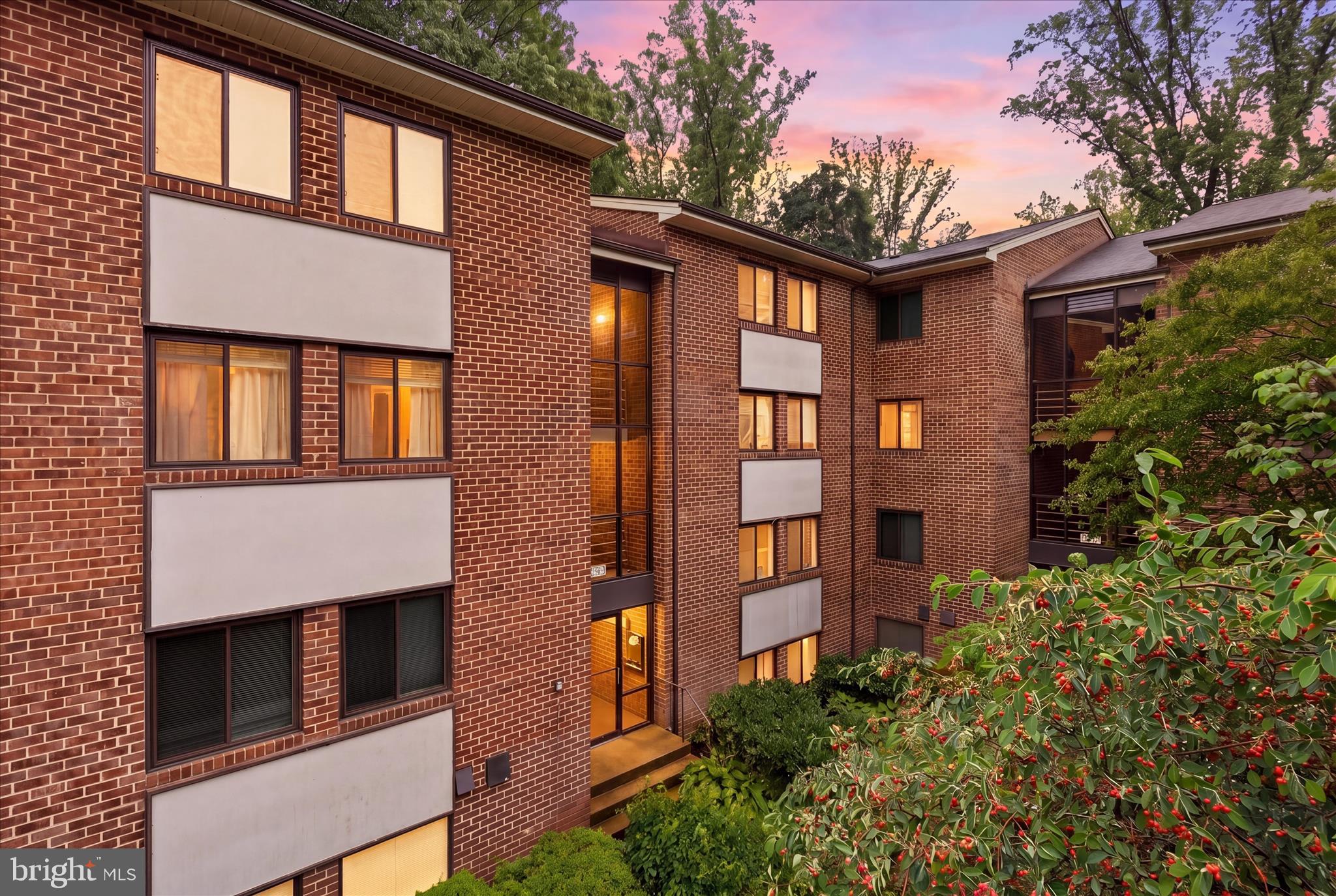 1540 NORTHGATE SQUARE 21B
