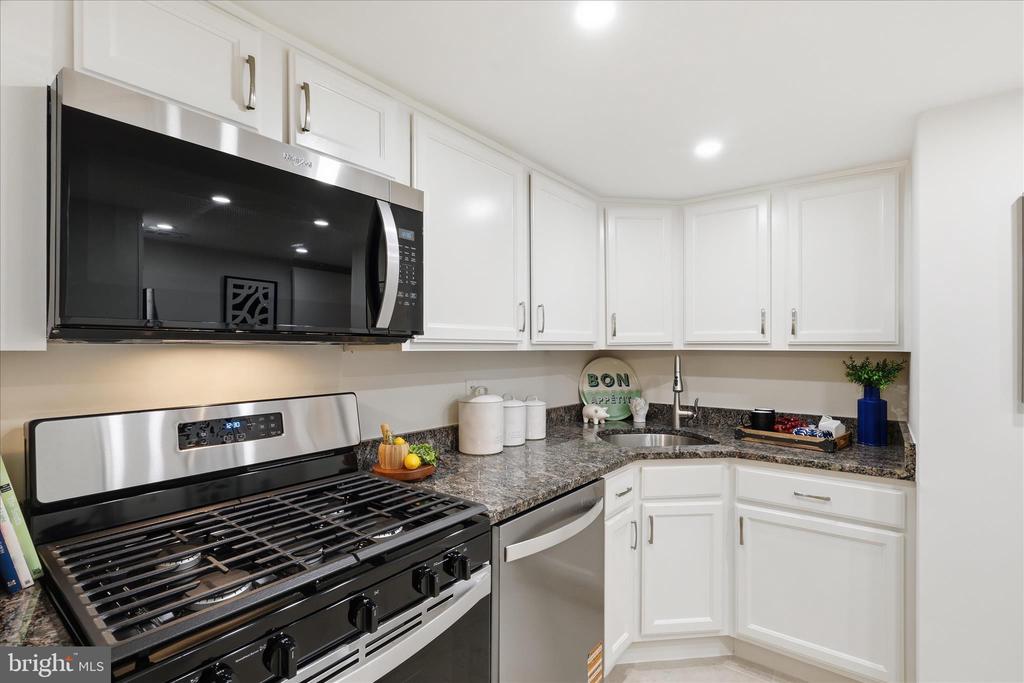 1540 NORTHGATE SQUARE 21B