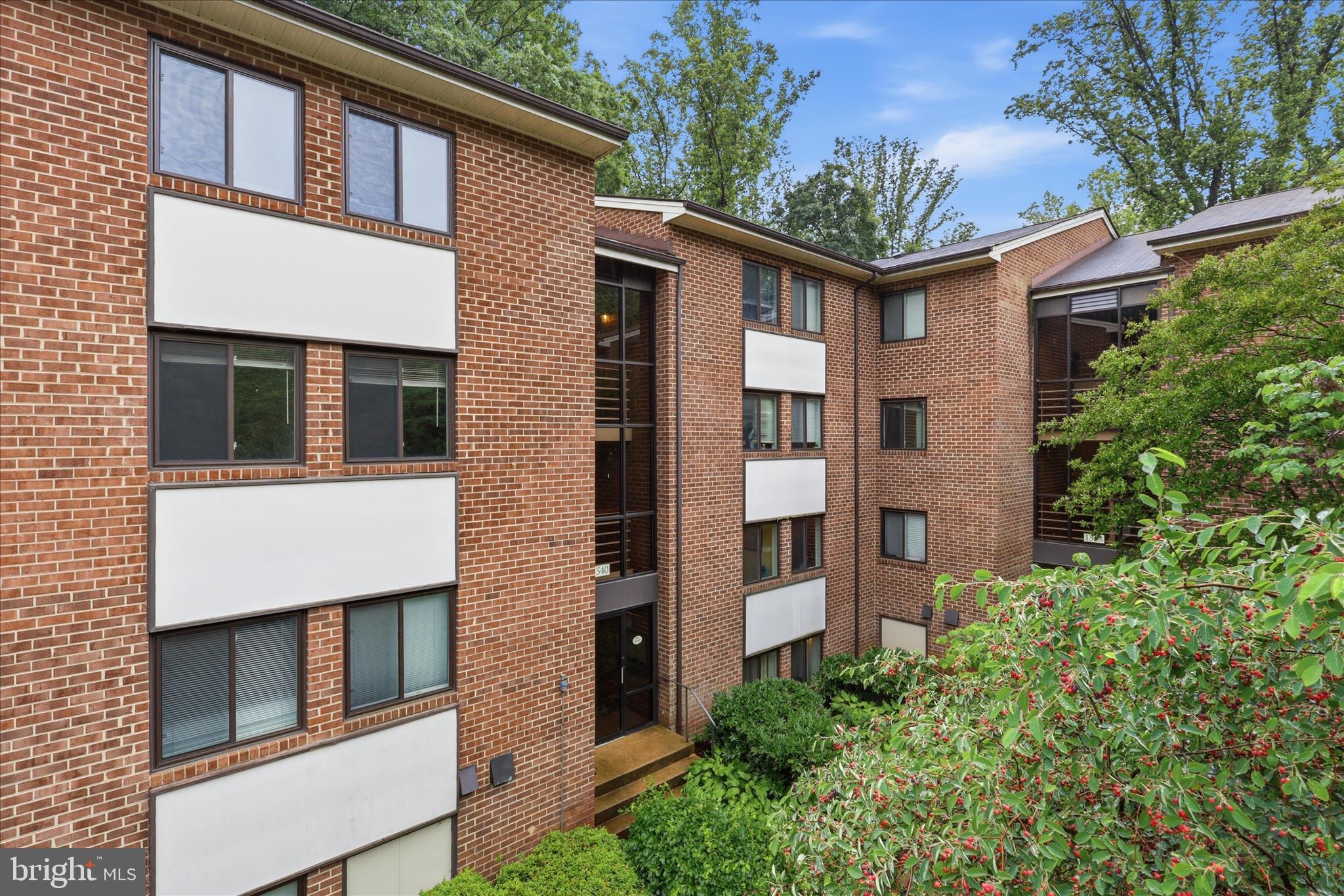 1540 NORTHGATE SQUARE 21B
