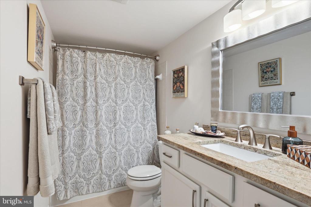 1540 NORTHGATE SQUARE 21B