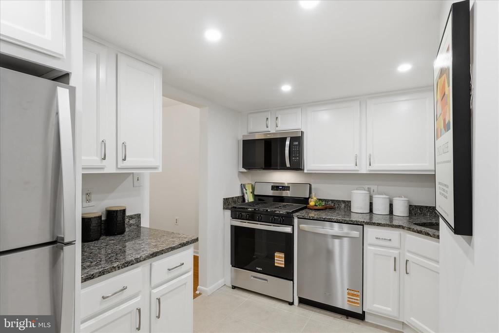 1540 NORTHGATE SQUARE 21B
