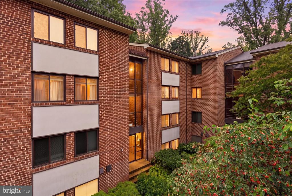 1540 NORTHGATE SQUARE 21B