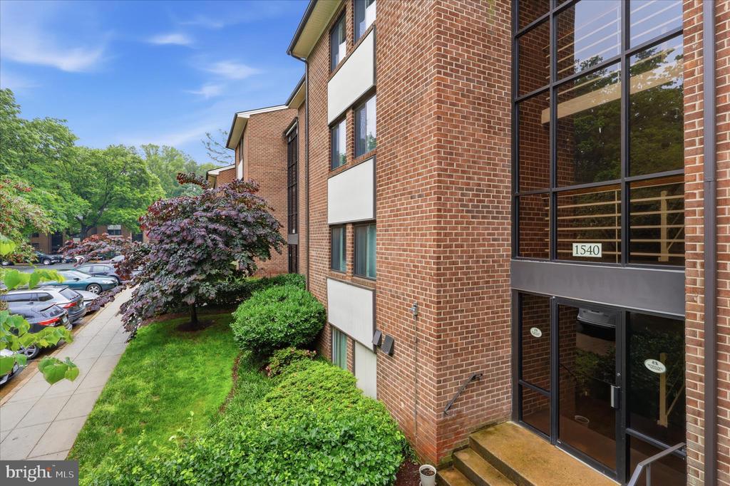 1540 NORTHGATE SQUARE 21B