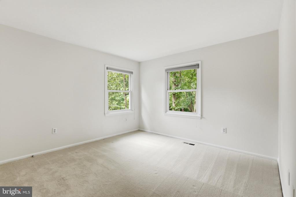 10811 MIDSUMMER DRIVE