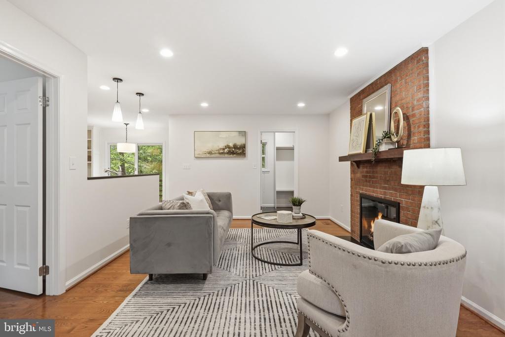 10811 MIDSUMMER DRIVE