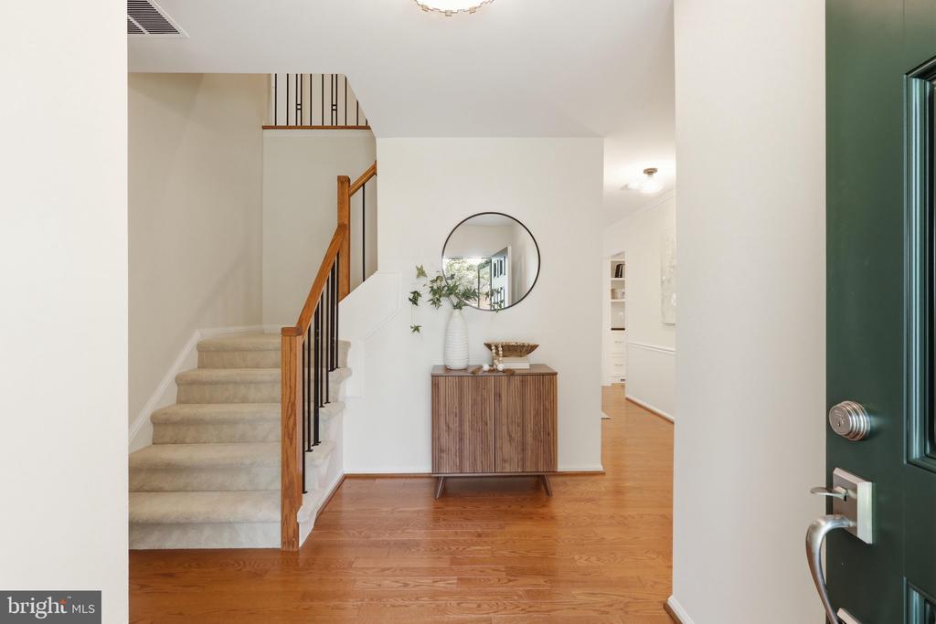 10811 MIDSUMMER DRIVE