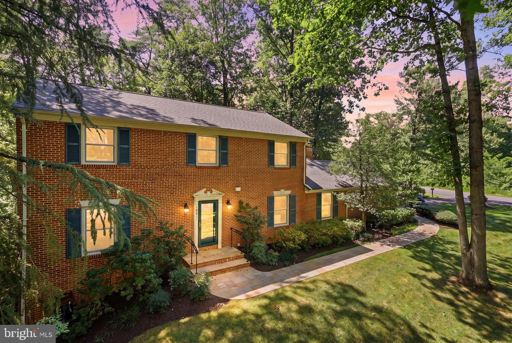 10811 MIDSUMMER DRIVE