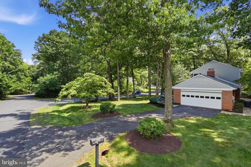 10811 MIDSUMMER DRIVE