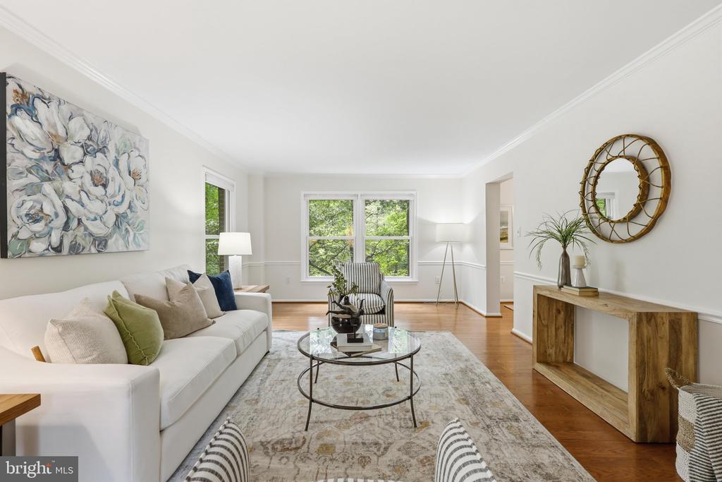 10811 MIDSUMMER DRIVE