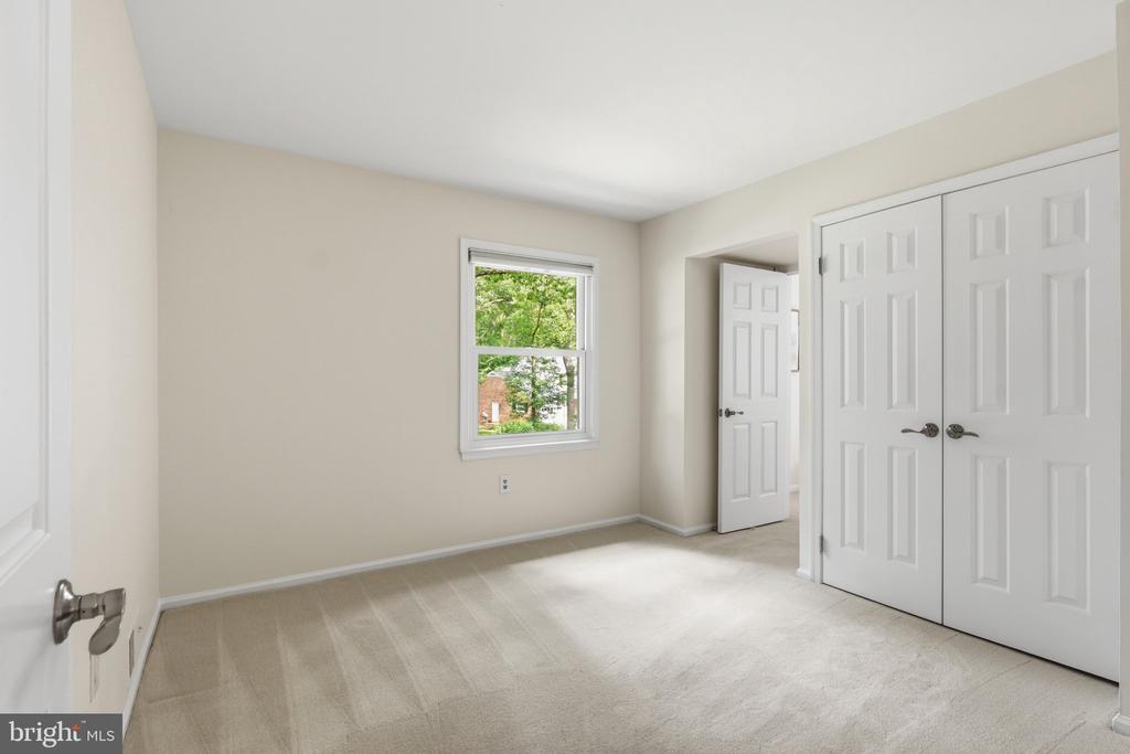 10811 MIDSUMMER DRIVE