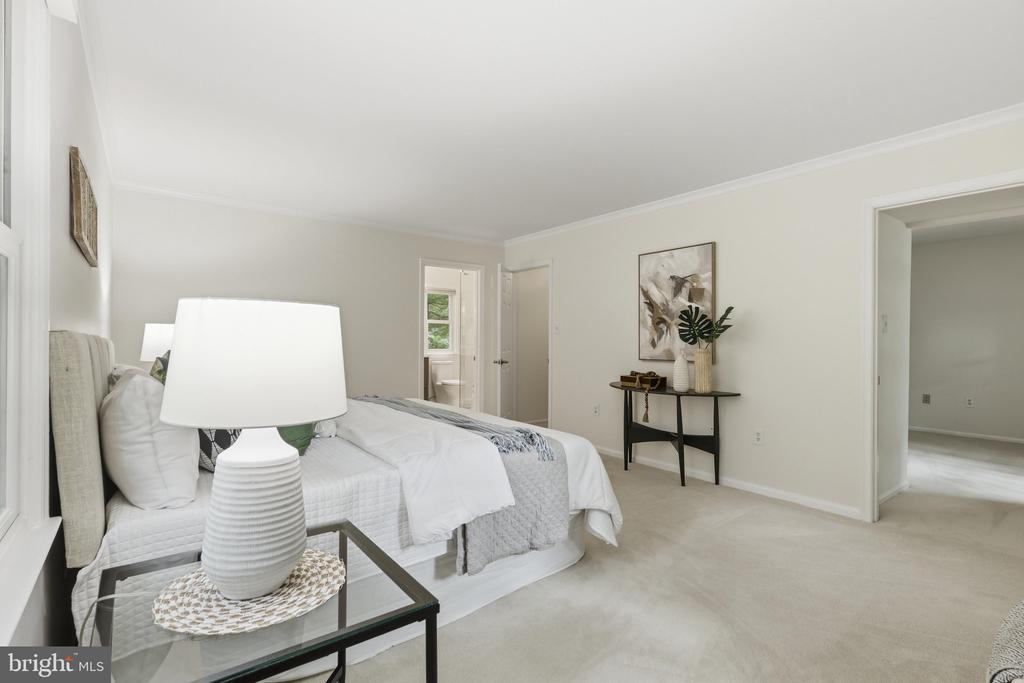 10811 MIDSUMMER DRIVE