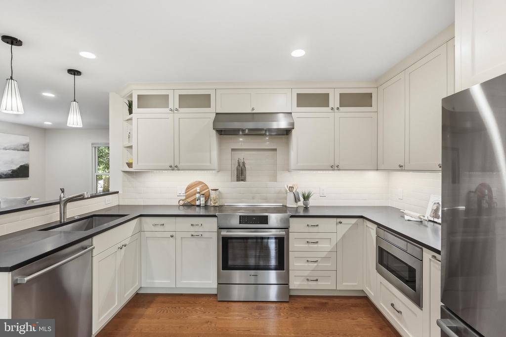 10811 MIDSUMMER DRIVE