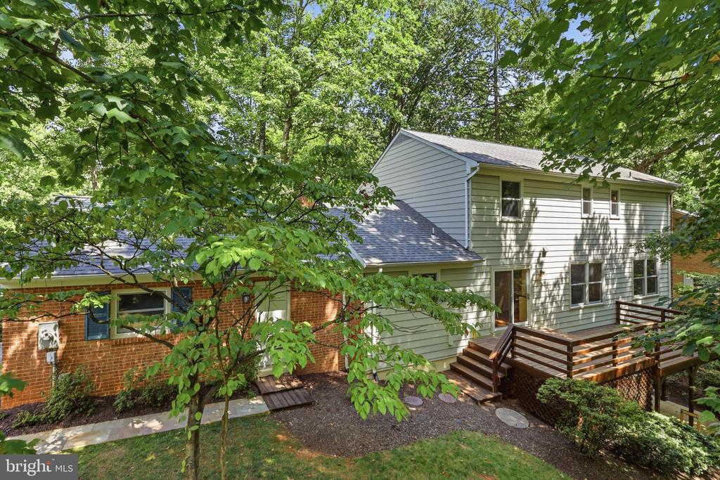 10811 MIDSUMMER DRIVE