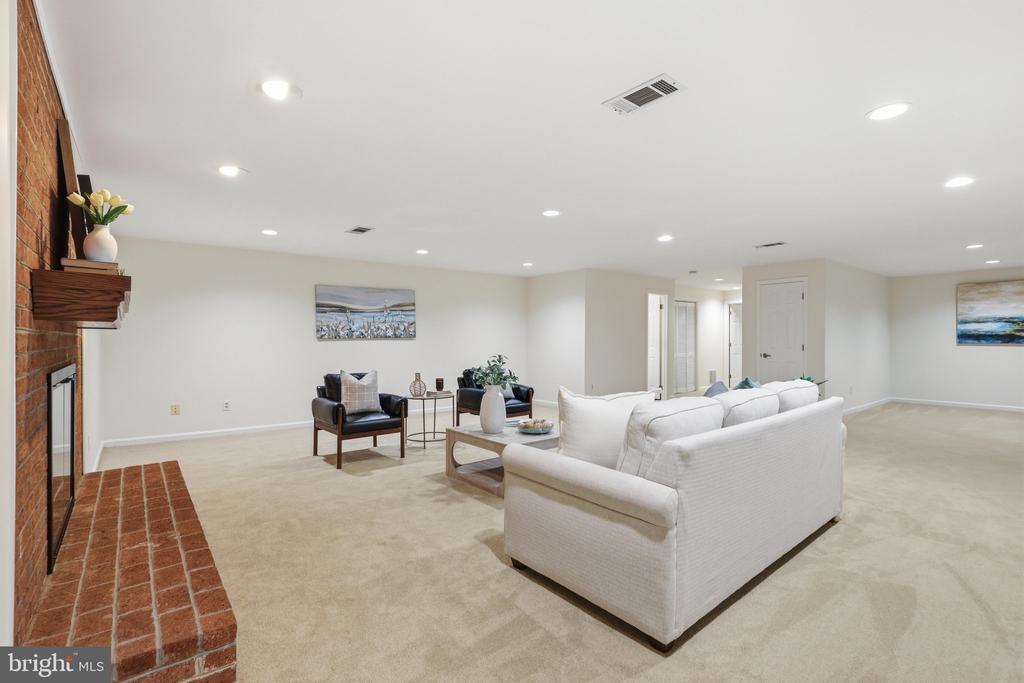 10811 MIDSUMMER DRIVE