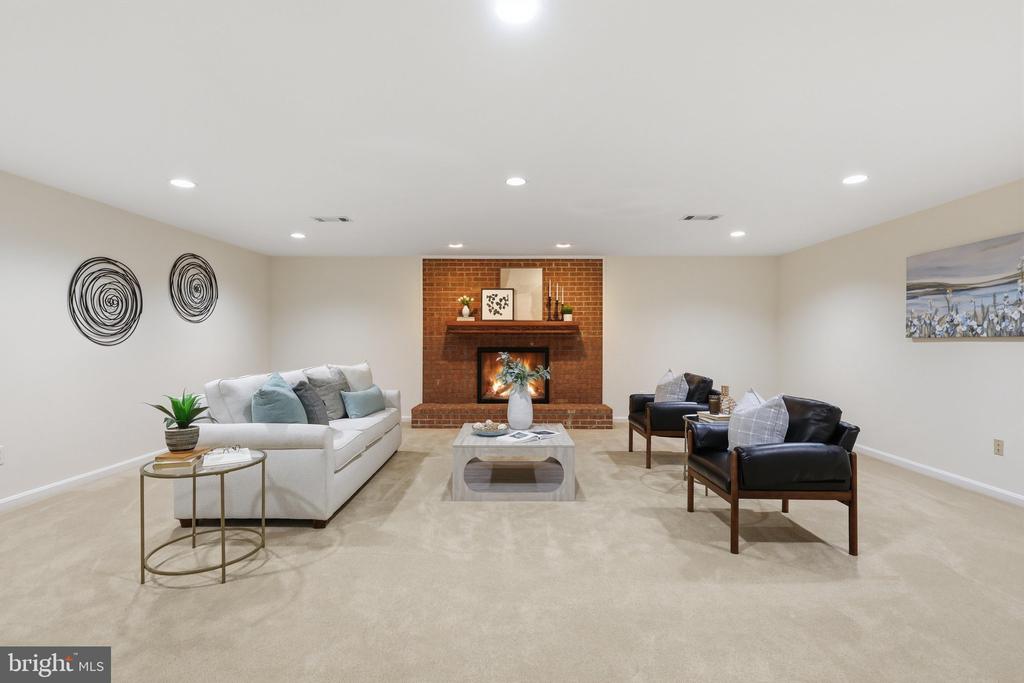 10811 MIDSUMMER DRIVE