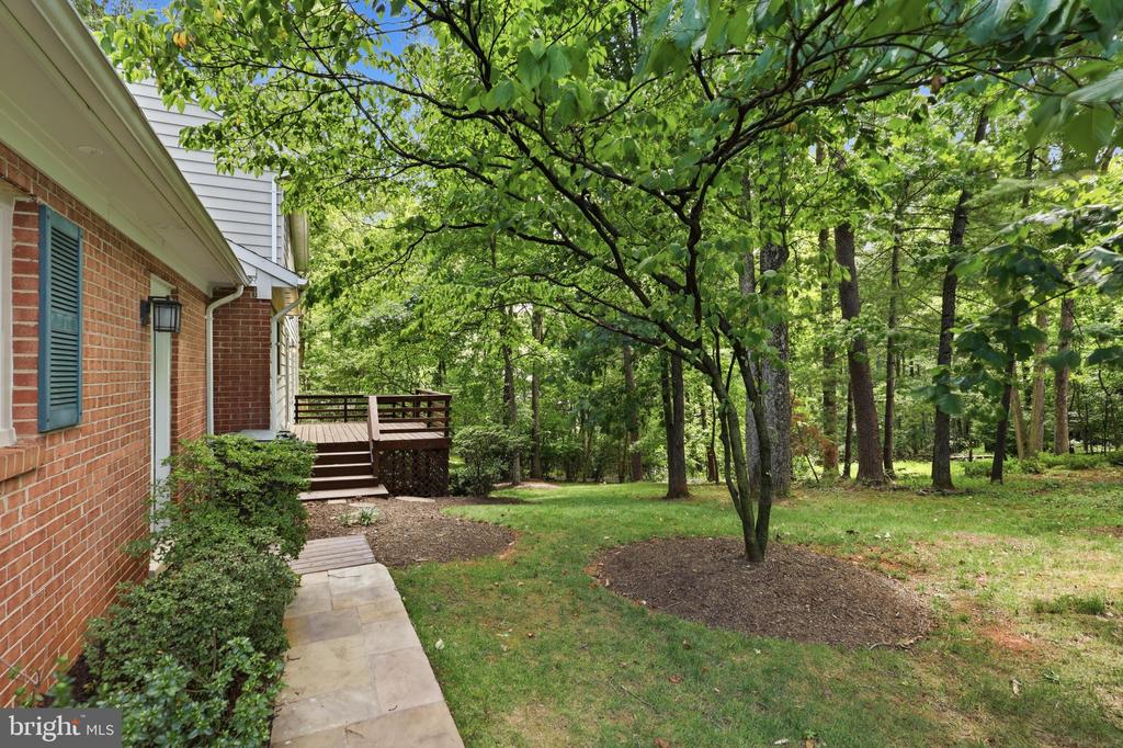 10811 MIDSUMMER DRIVE
