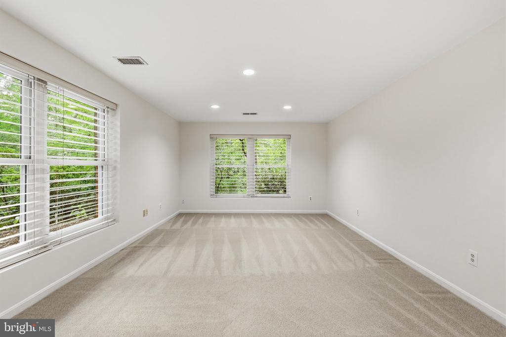 10811 MIDSUMMER DRIVE