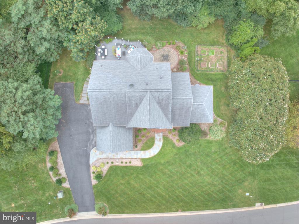11689 CARIS GLENNE DRIVE