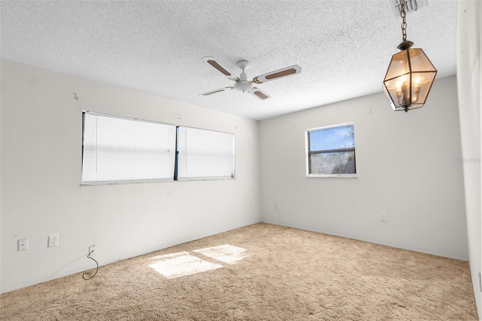 12802 LINDEN DR