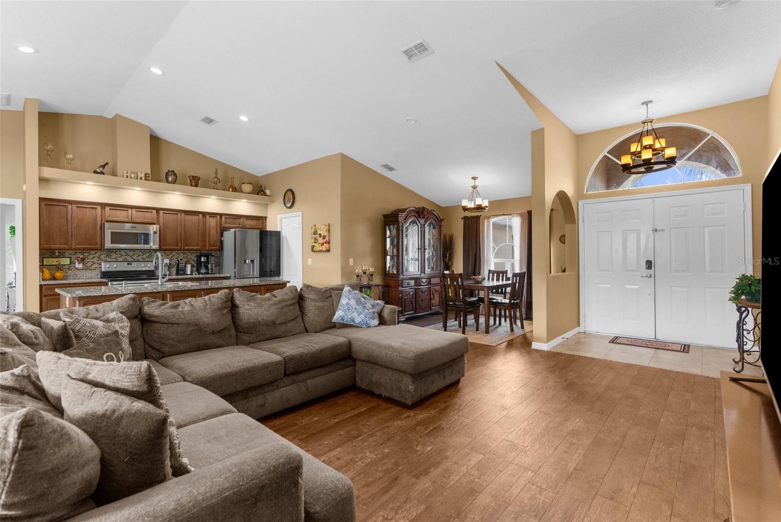 1041 ALTOONA AVE