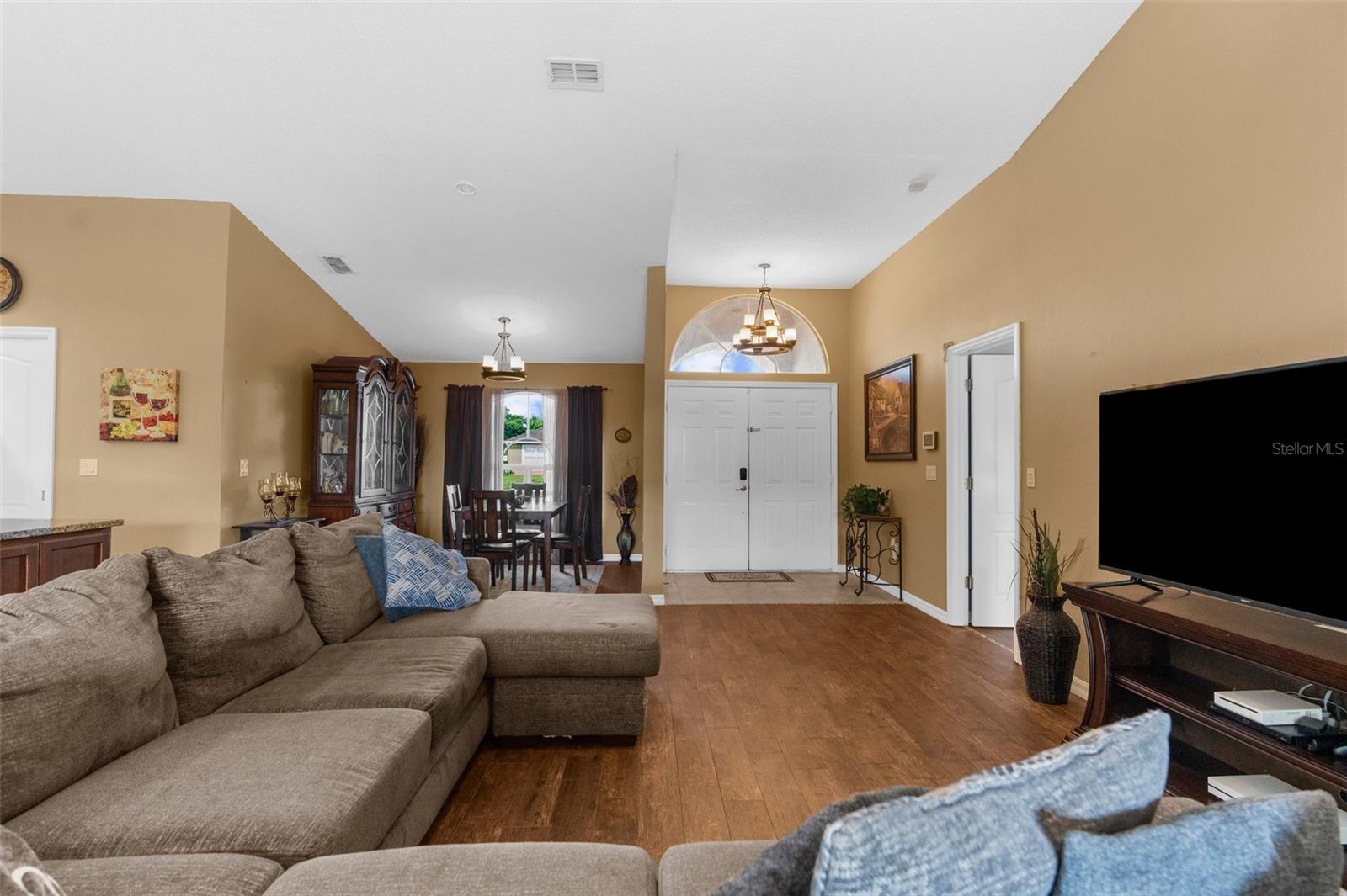 1041 ALTOONA AVE