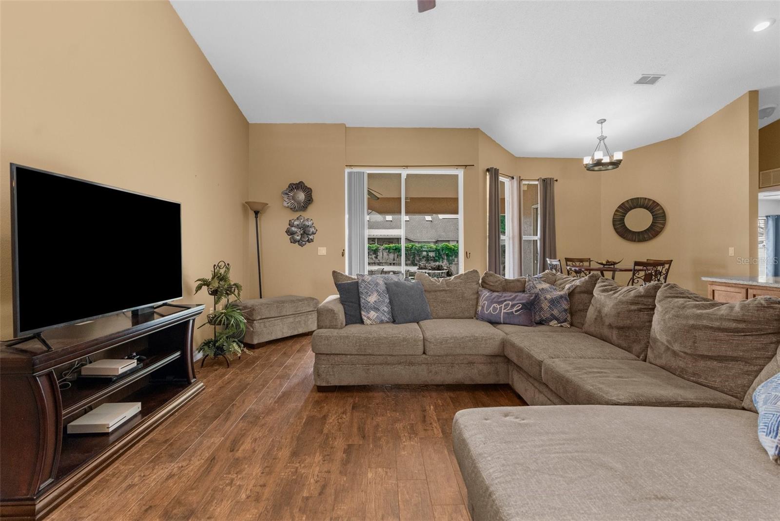 1041 ALTOONA AVE
