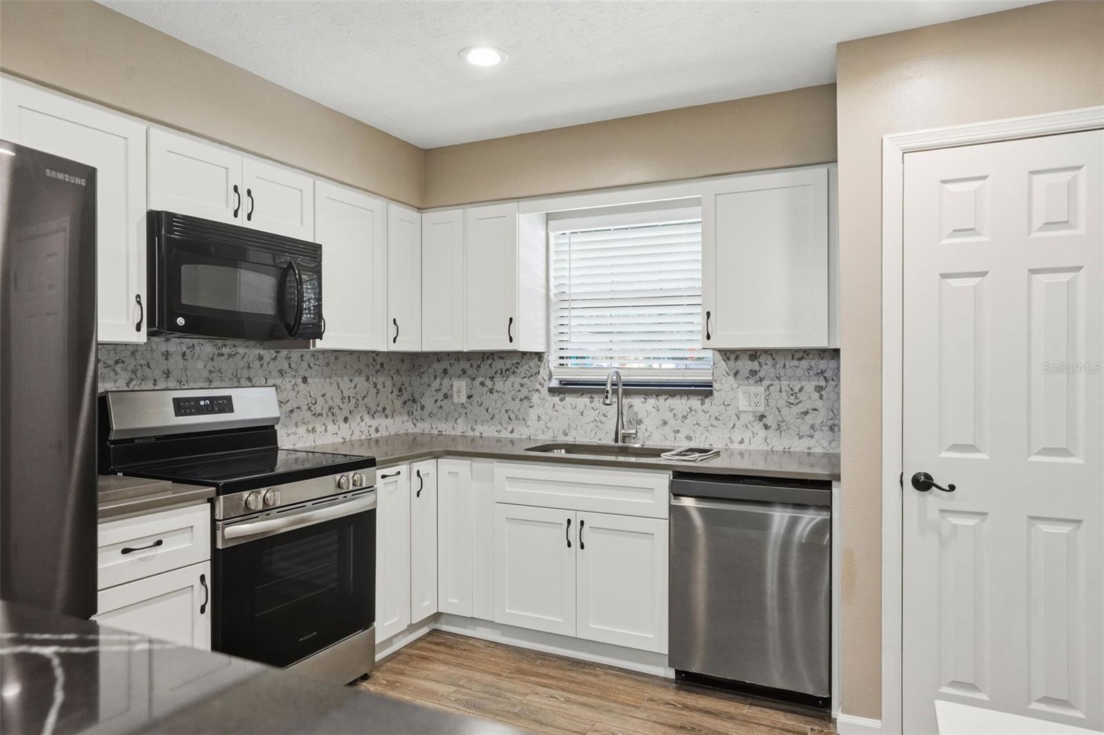 913 CANDLEBROOK LN