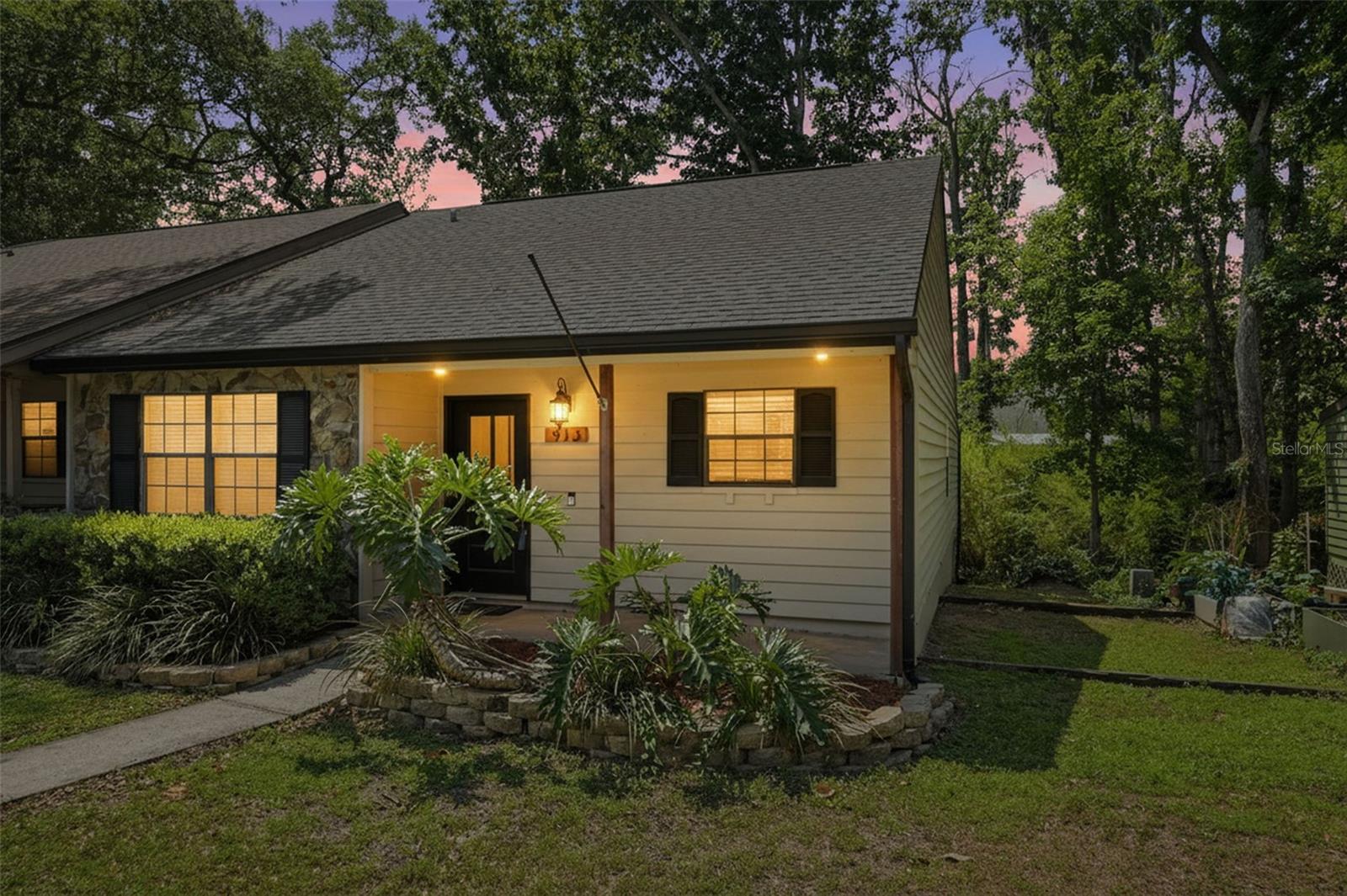 913 CANDLEBROOK LN