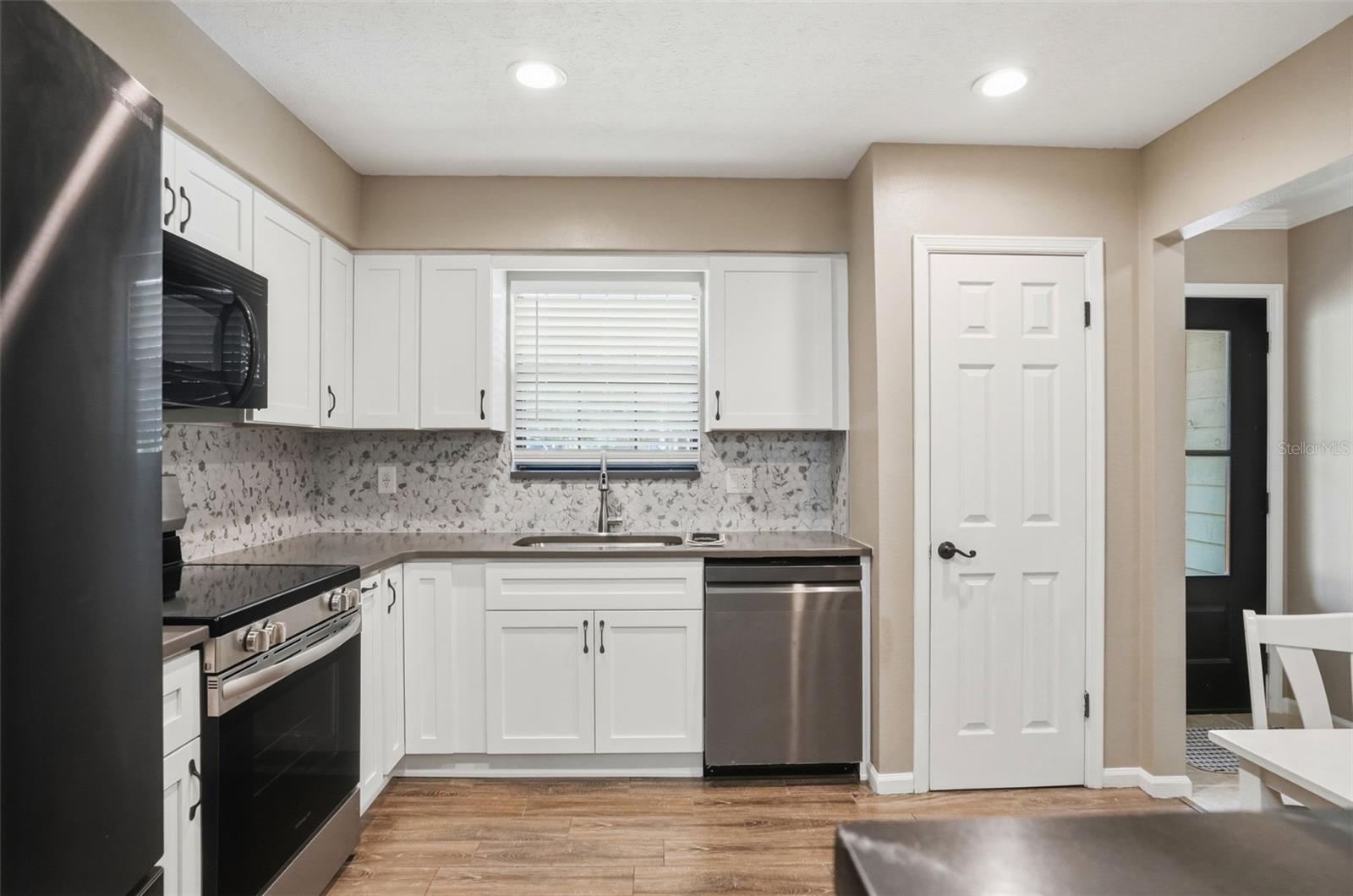 913 CANDLEBROOK LN