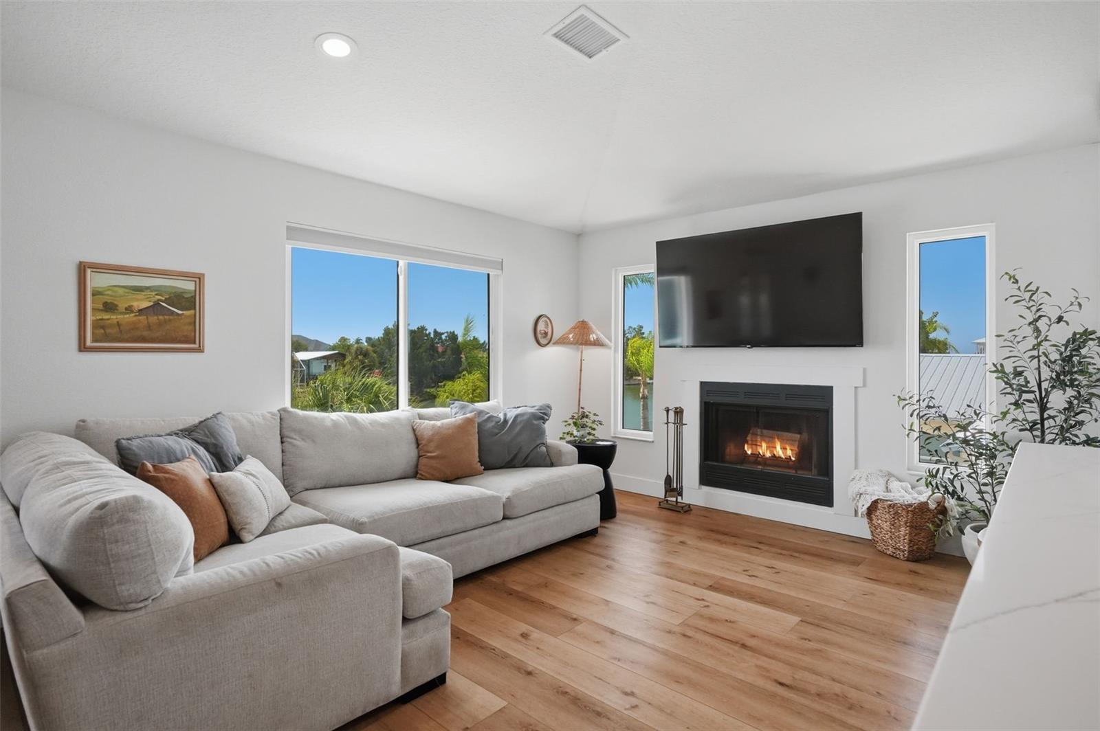 3199 AZALEA DR