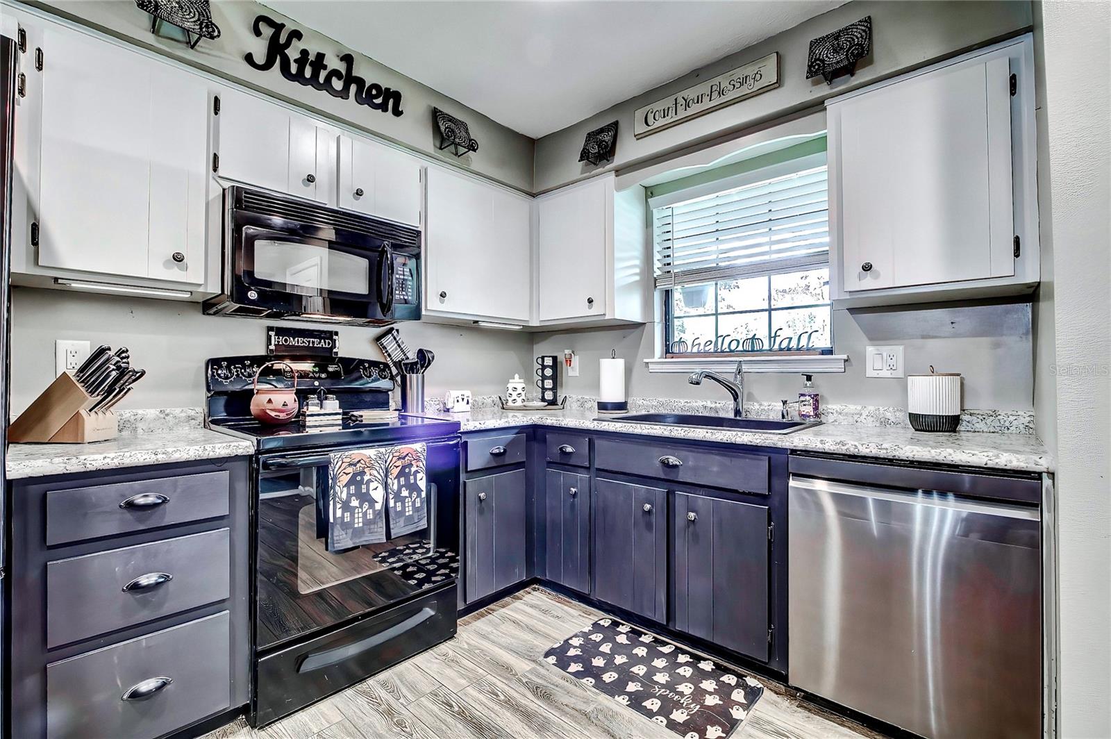 913 CANDLEBROOK LN